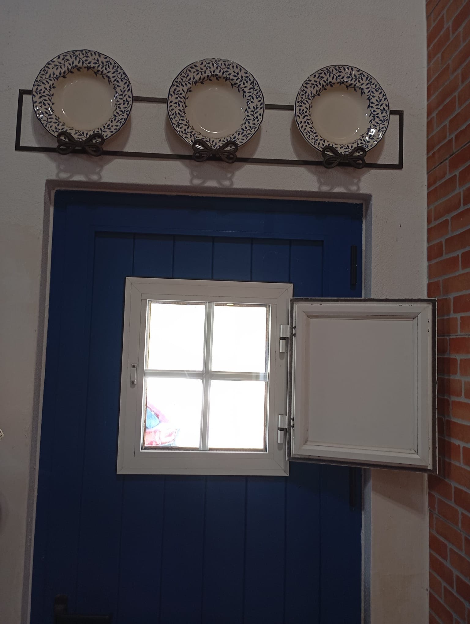Sala — decoração com pratos tradicionais